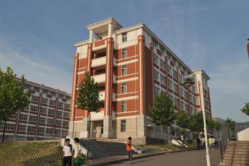 2000��10��1�ţ�����ʡί����¥  ��